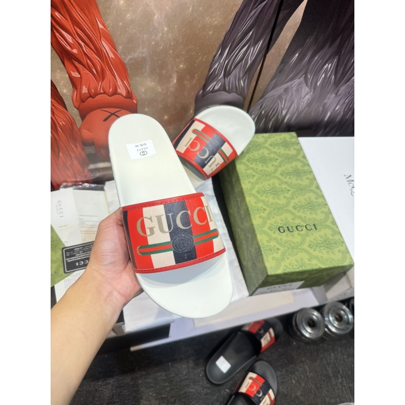 G*u*i slippers